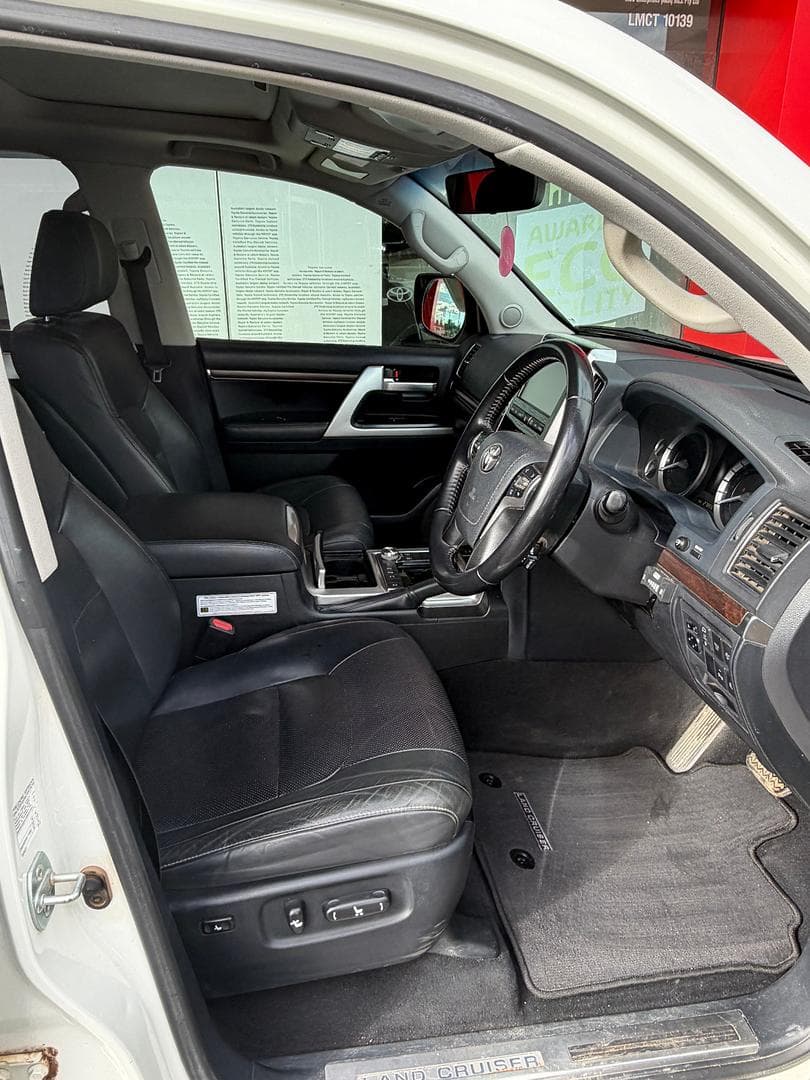 2021 Toyota Landcruiser VX in White