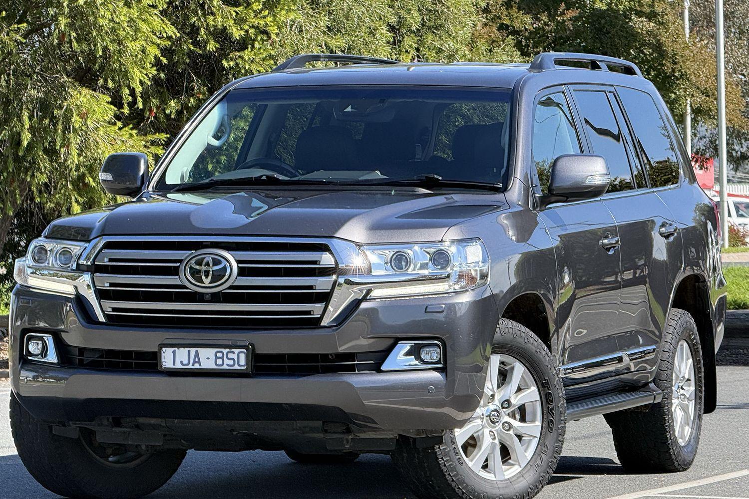 2016 Toyota Landcruiser Sahara in Silver