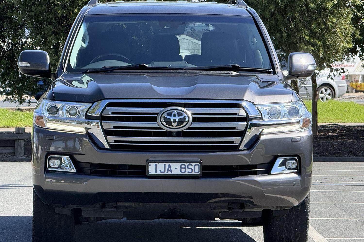2016 Toyota Landcruiser Sahara in Silver