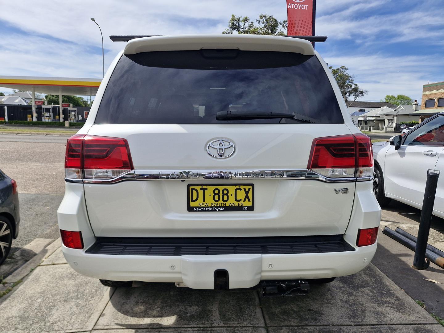 2017 Toyota Landcruiser VX in White