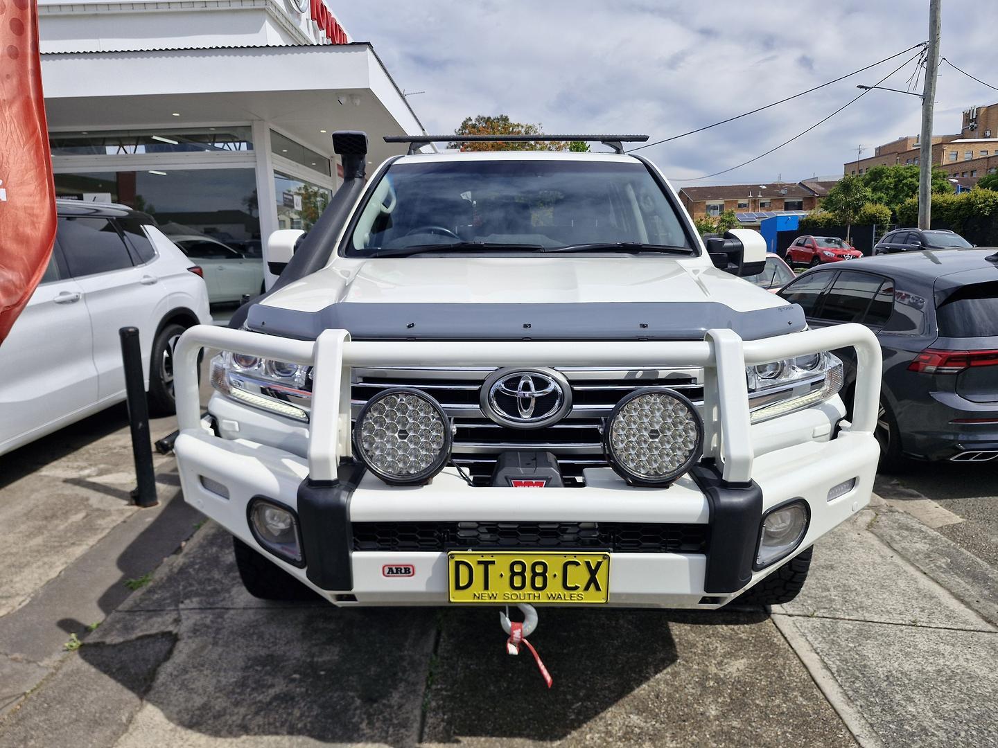 2017 Toyota Landcruiser VX in White