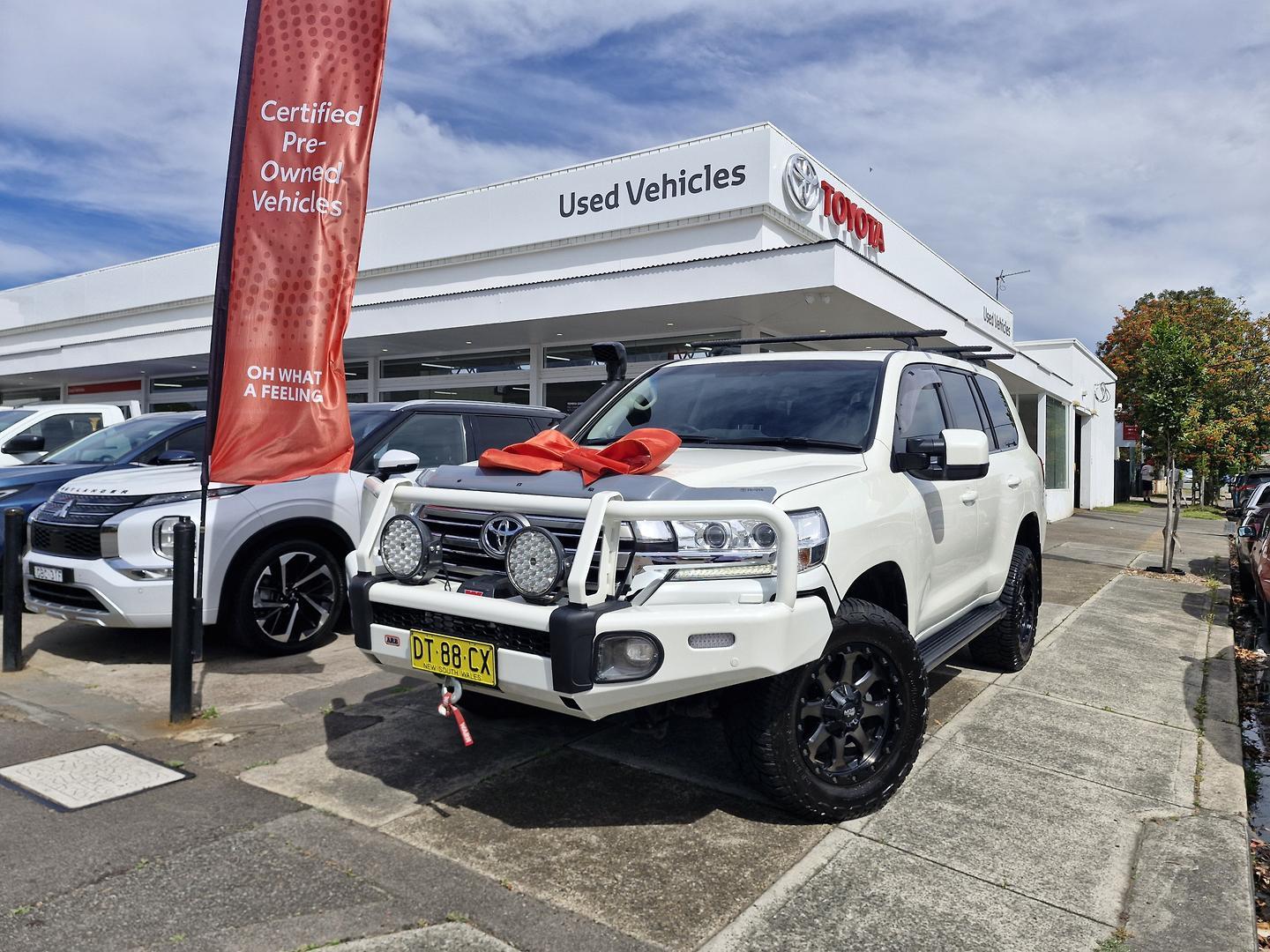 2017 Toyota Landcruiser VX in White