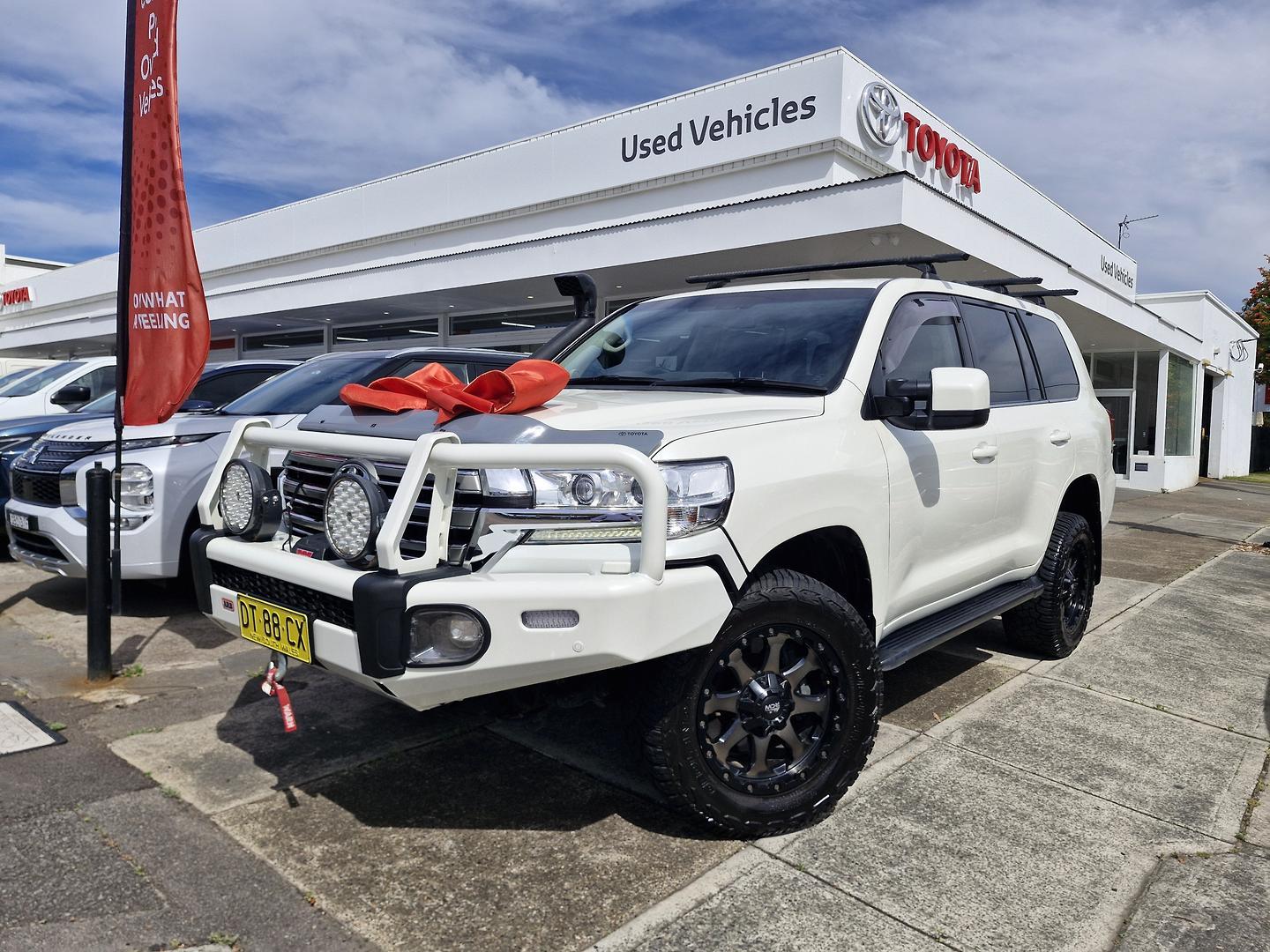 2017 Toyota Landcruiser VX in White
