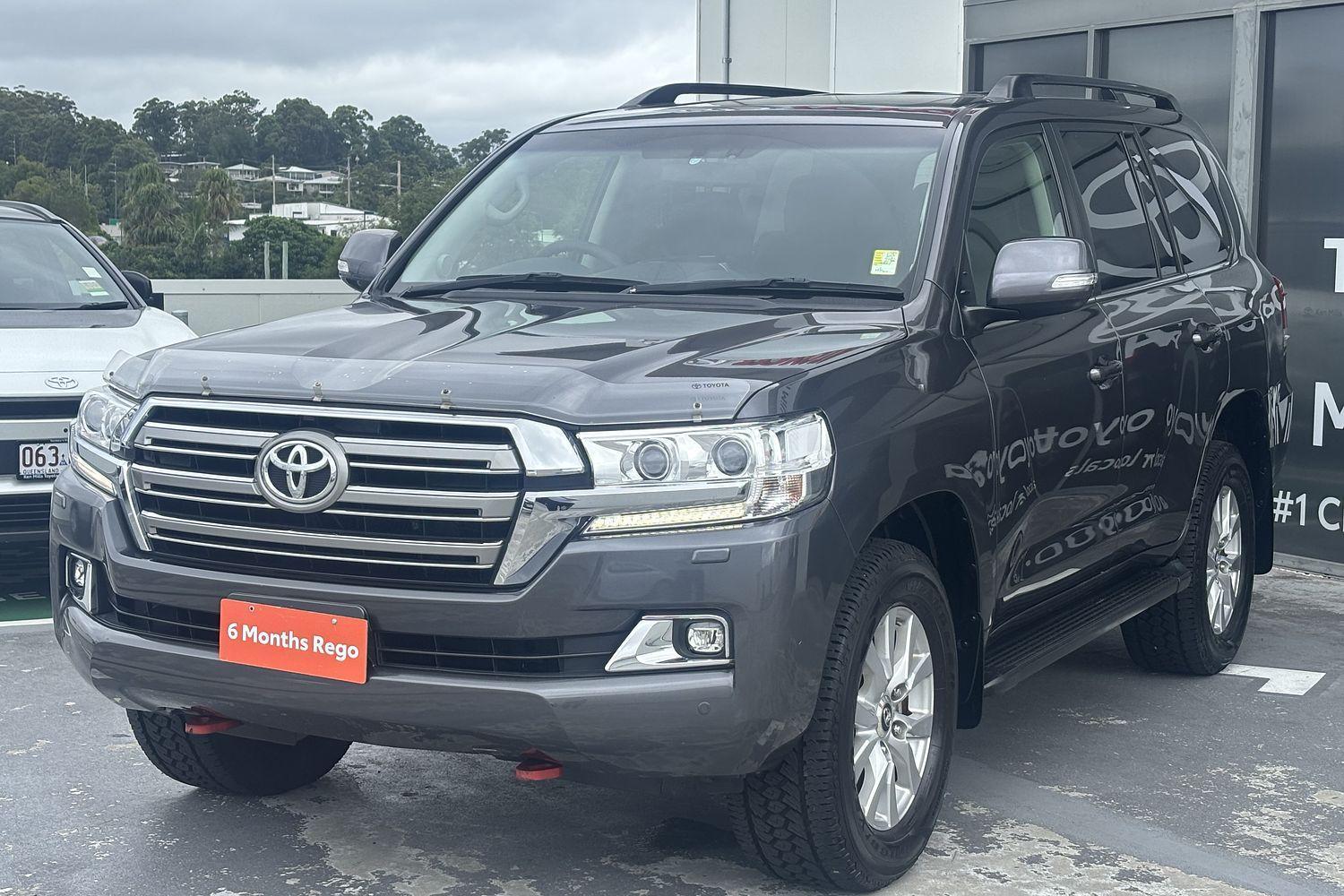 2017 Toyota Landcruiser VX in Silver