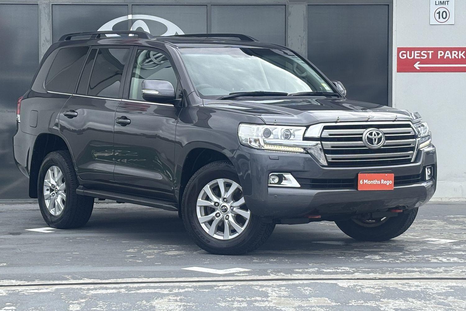 2017 Toyota Landcruiser VX in Silver