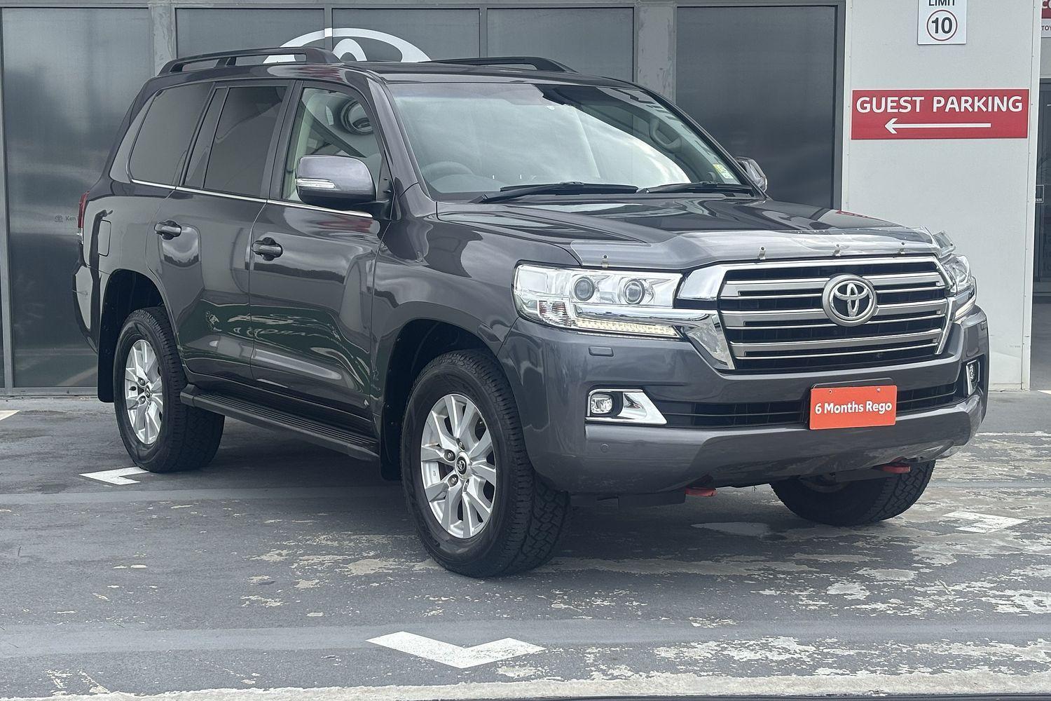 2017 Toyota Landcruiser VX in Silver