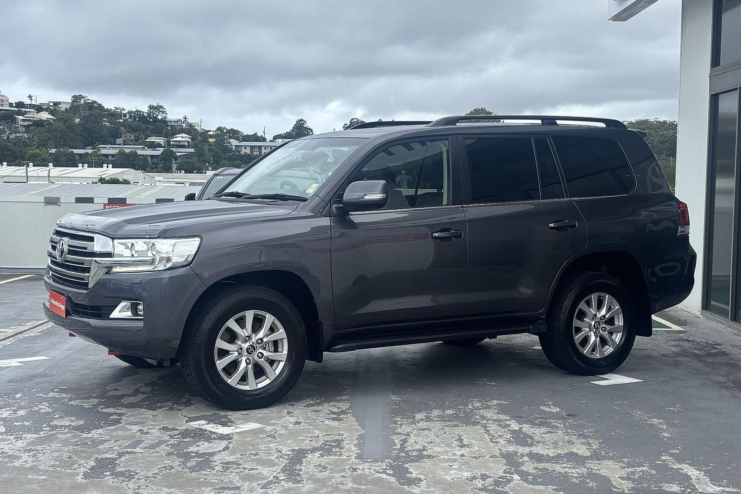 2017 Toyota Landcruiser VX in Silver