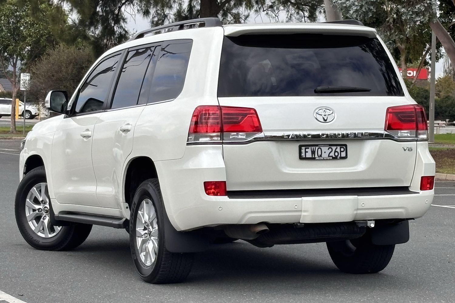 2019 Toyota Landcruiser VX in White