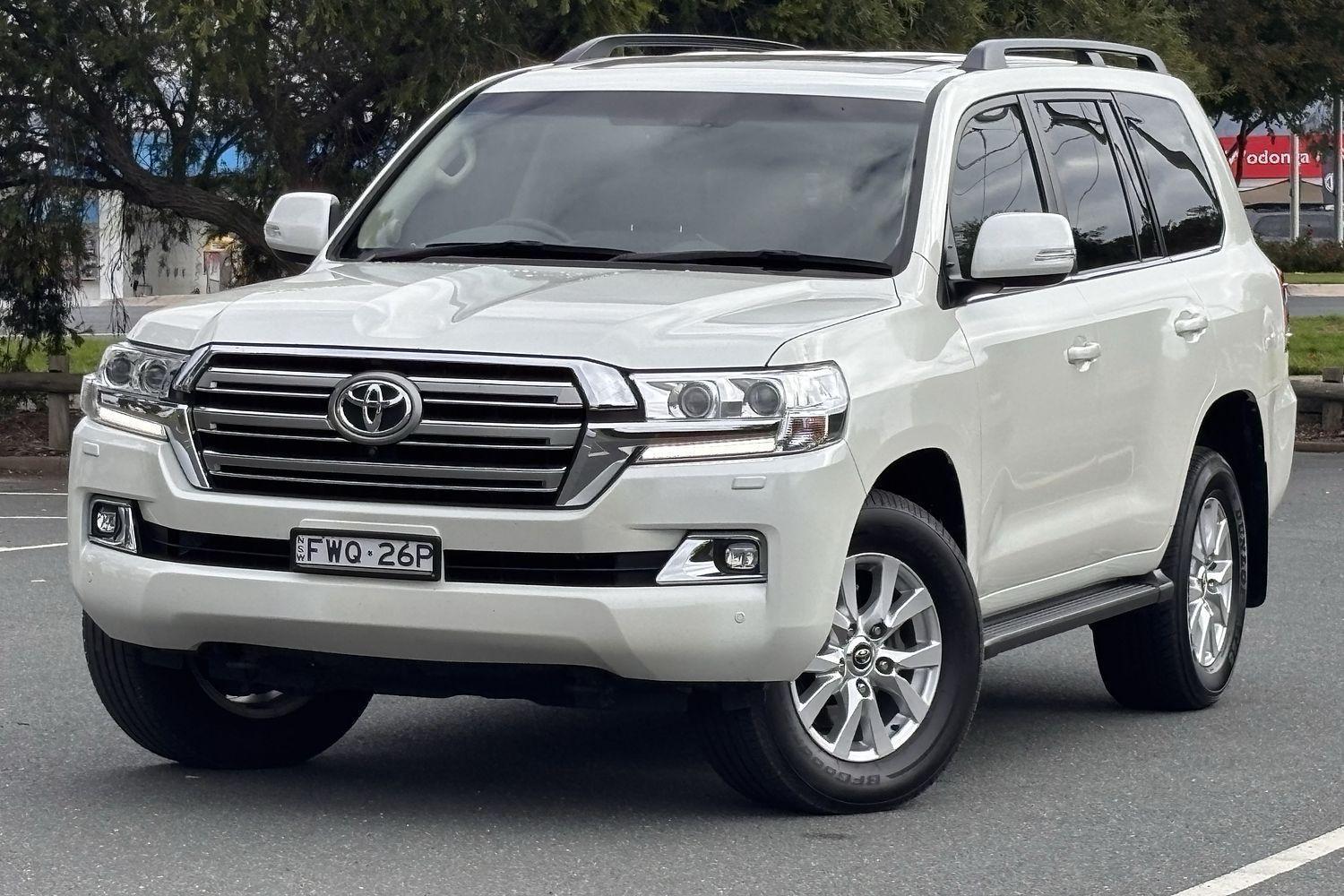 2019 Toyota Landcruiser VX in White