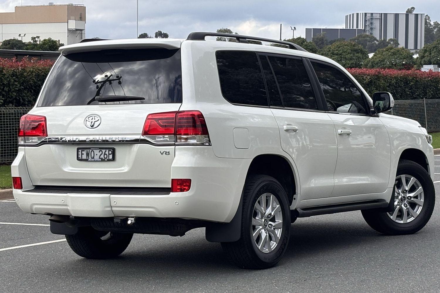 2019 Toyota Landcruiser VX in White