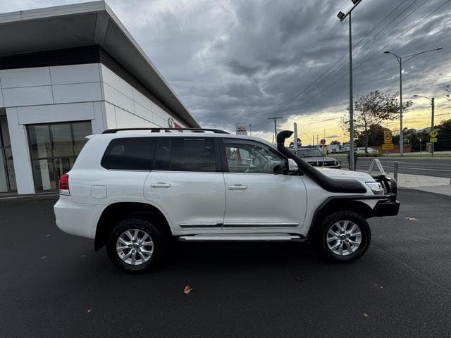 2020 Toyota Landcruiser Sahara in White