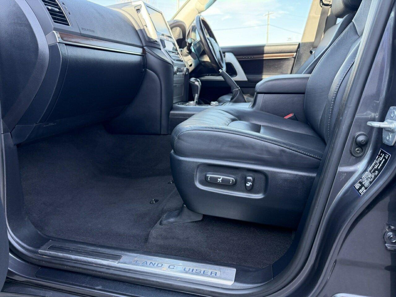 2020 Toyota Landcruiser Sahara in Silver
