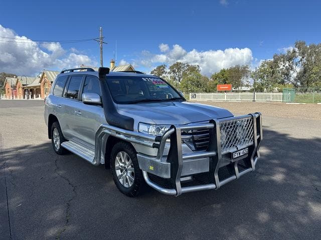 2020 Toyota Landcruiser VX in Silver