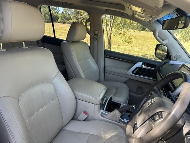 2020 Toyota Landcruiser VX in Silver