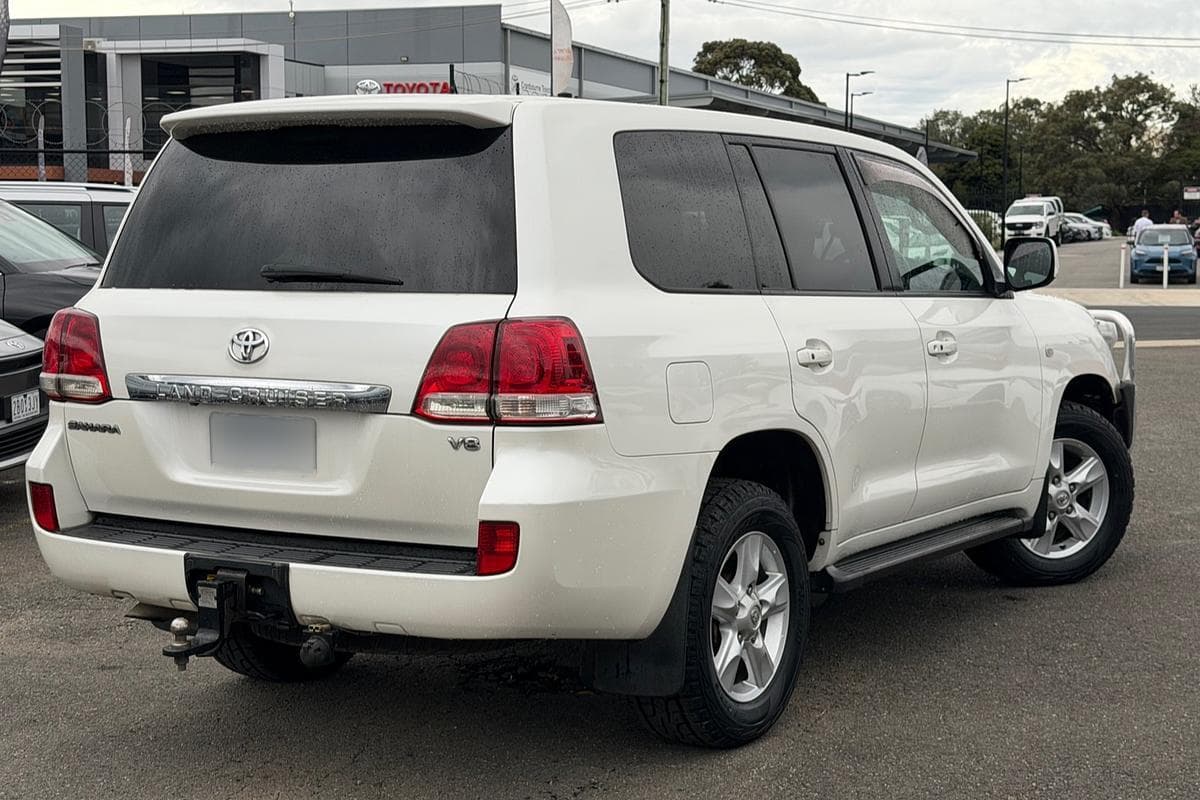 2009 Toyota Landcruiser Sahara in White