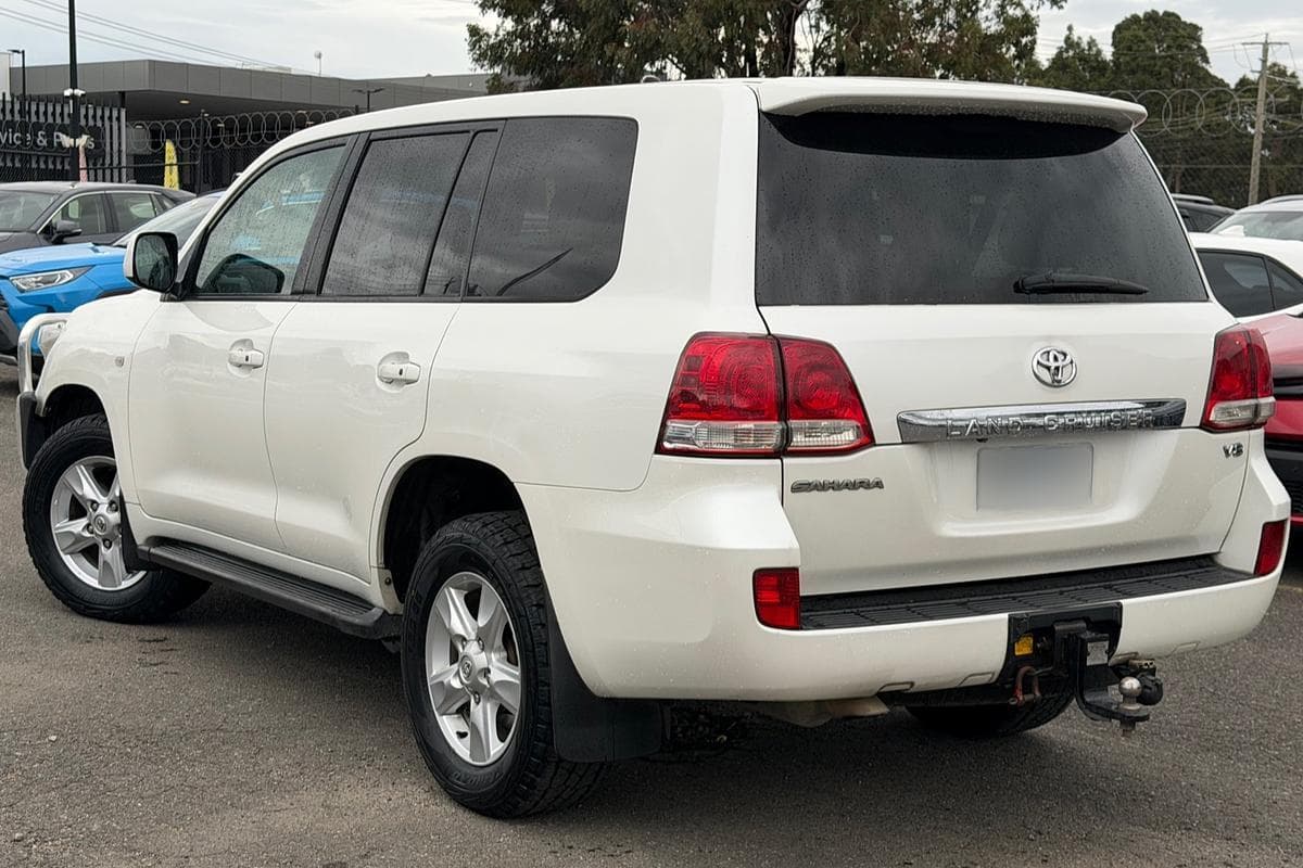 2009 Toyota Landcruiser Sahara in White