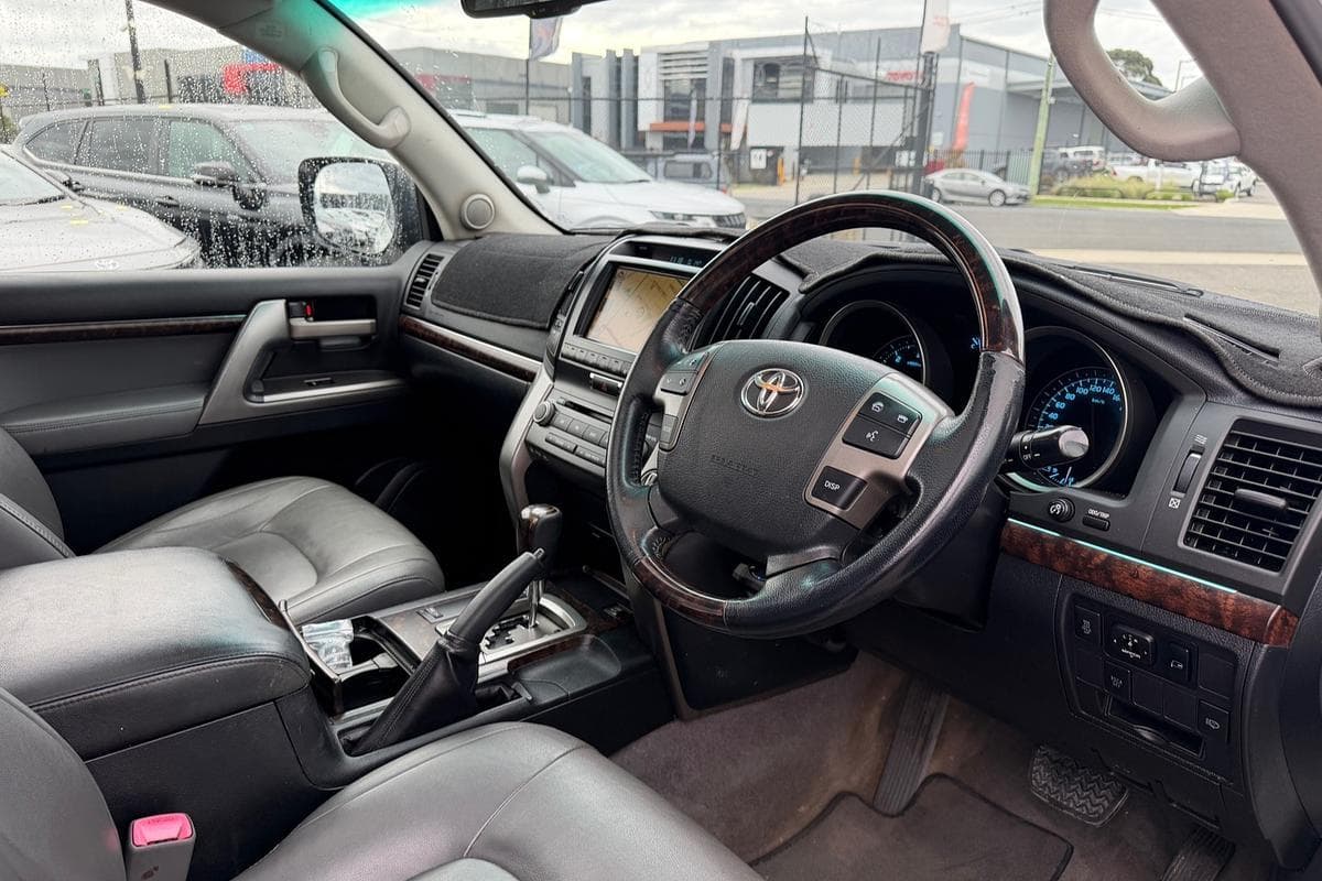 2009 Toyota Landcruiser Sahara in White