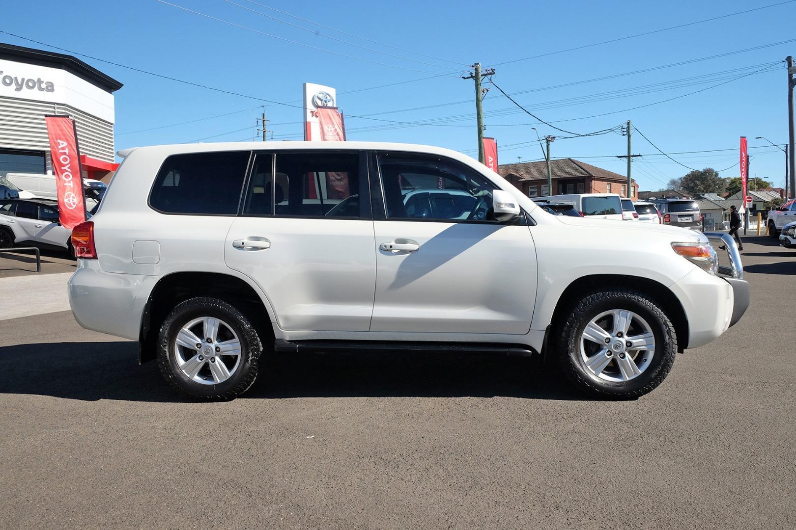 2014 Toyota Landcruiser VX in White