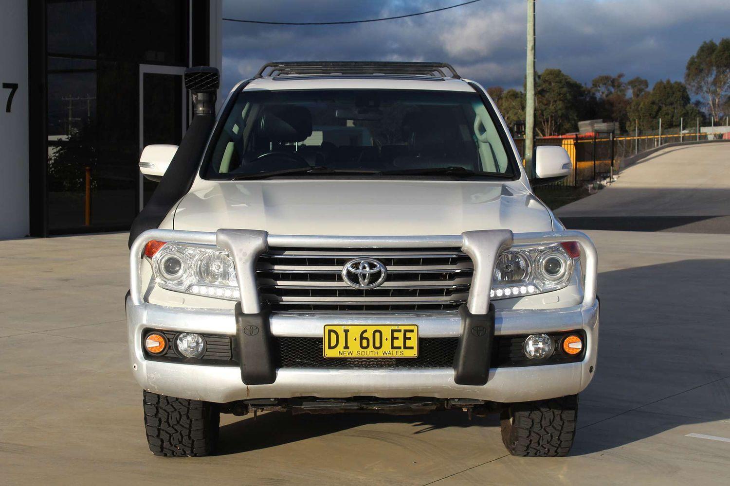 2015 Toyota Landcruiser VX in White