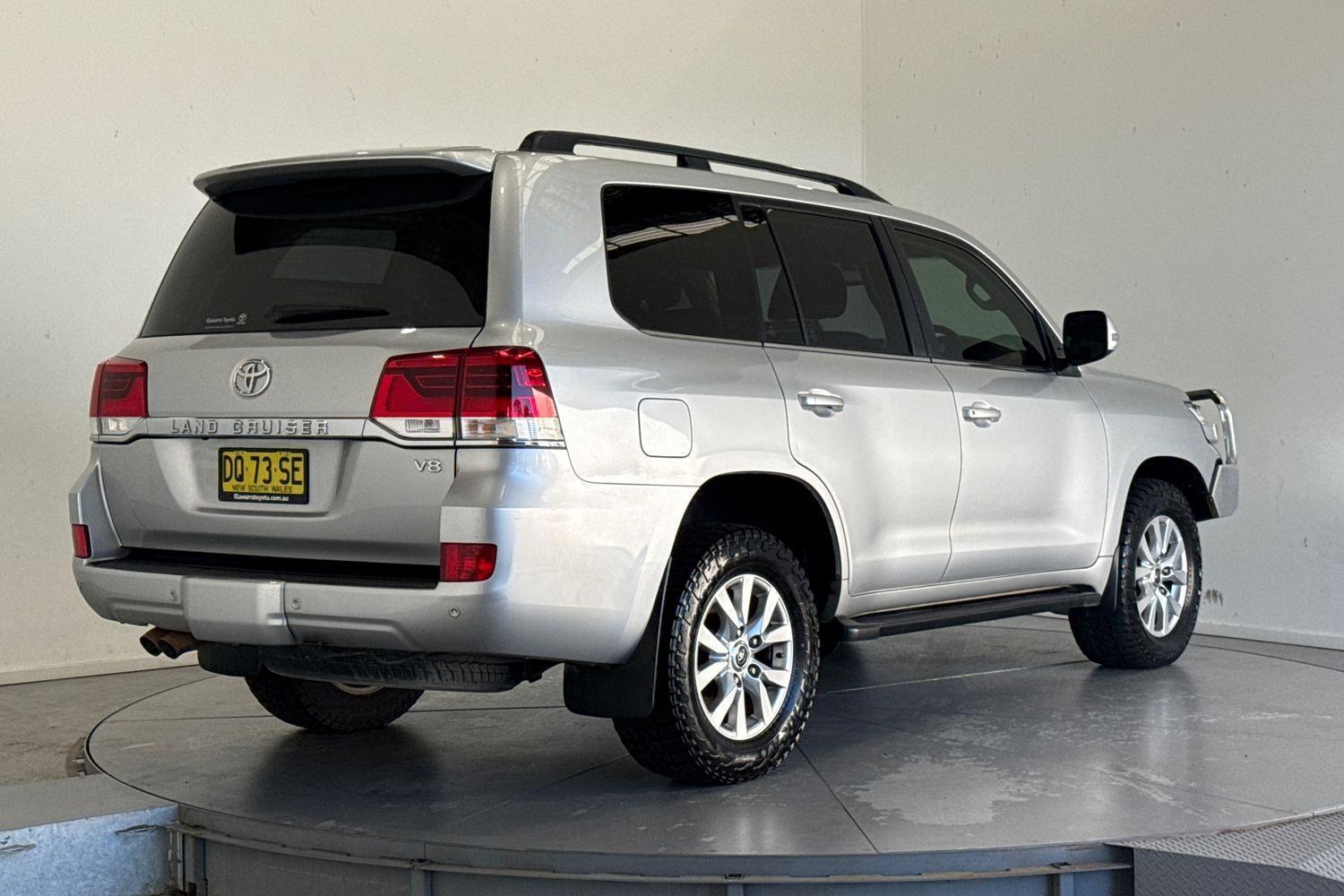 2016 Toyota Landcruiser VX in Silver