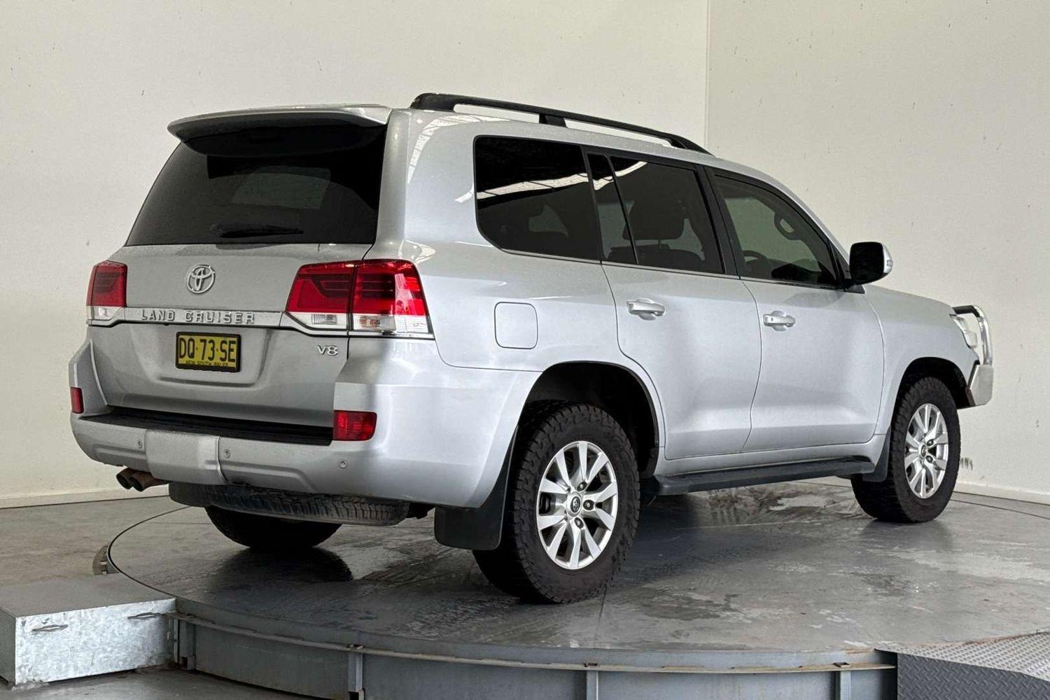 2016 Toyota Landcruiser VX in Silver