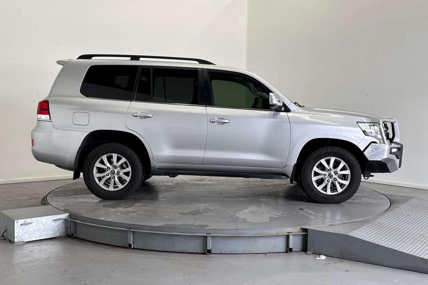 2016 Toyota Landcruiser VX in Silver