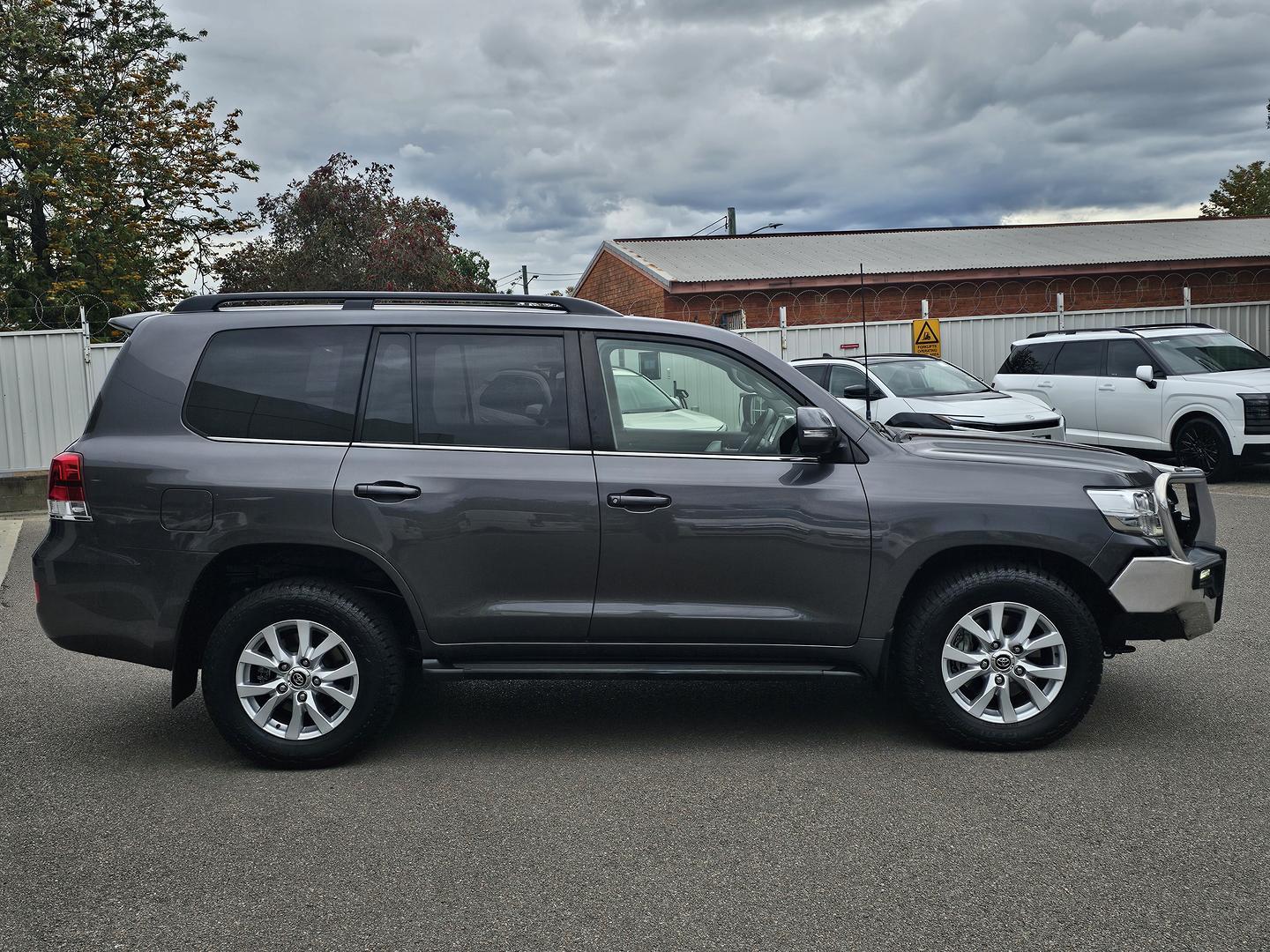 2019 Toyota Landcruiser VX in Silver