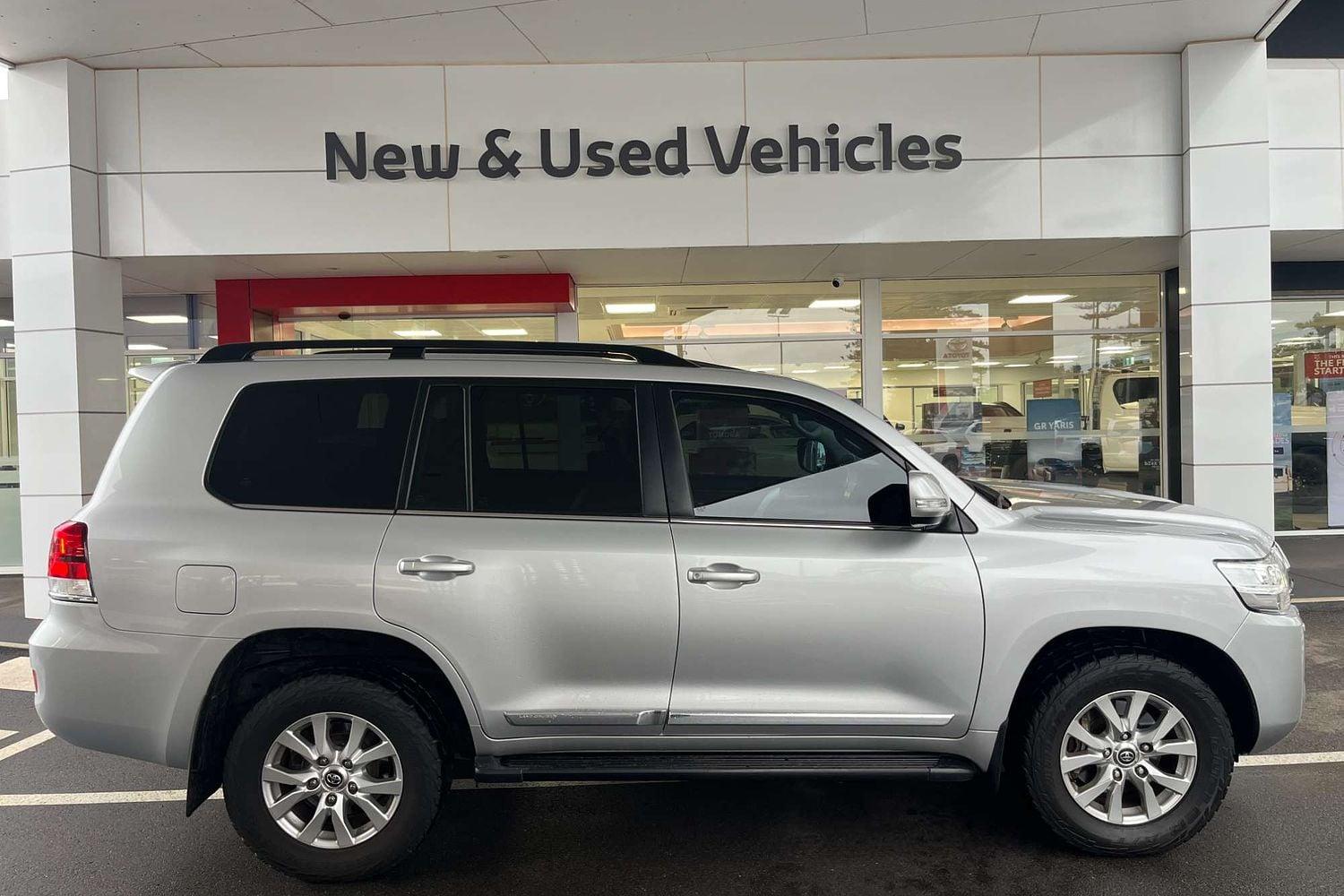 2020 Toyota Landcruiser 200 Sahara in Silver