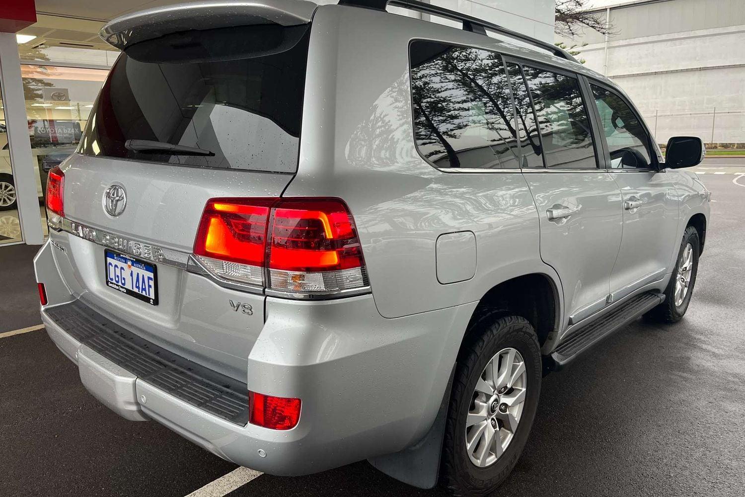 2020 Toyota Landcruiser 200 Sahara in Silver