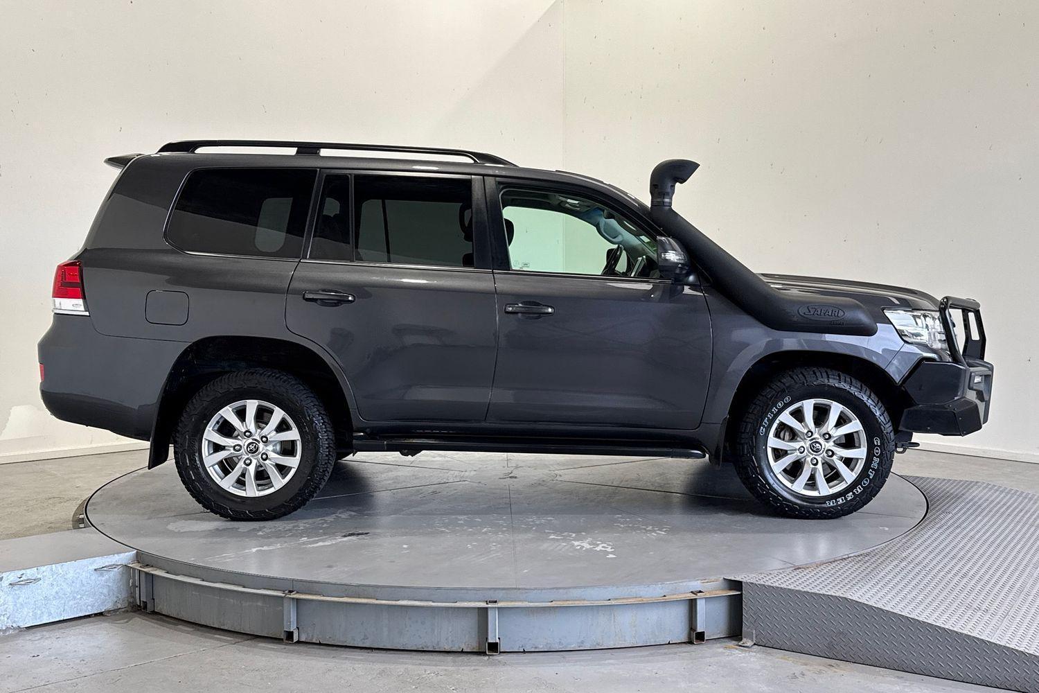 2020 Toyota Landcruiser VX in Silver