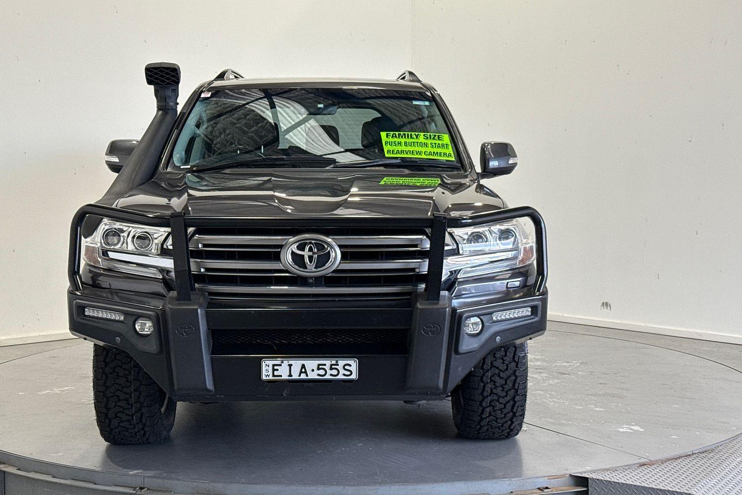 2020 Toyota Landcruiser VX in Silver