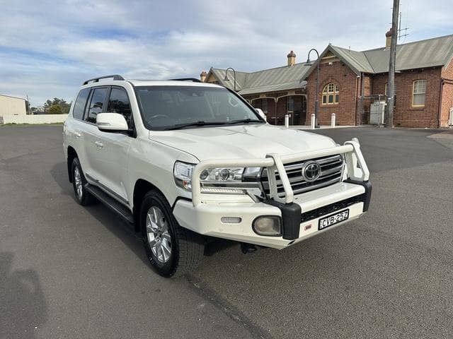 2020 Toyota Landcruiser Sahara in White