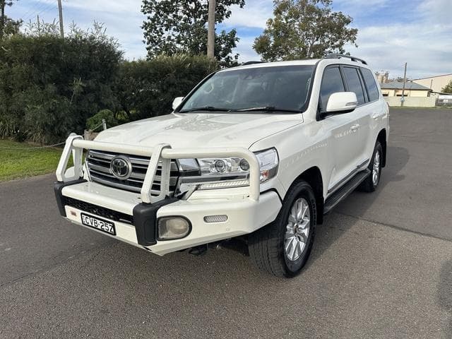 2020 Toyota Landcruiser Sahara in White