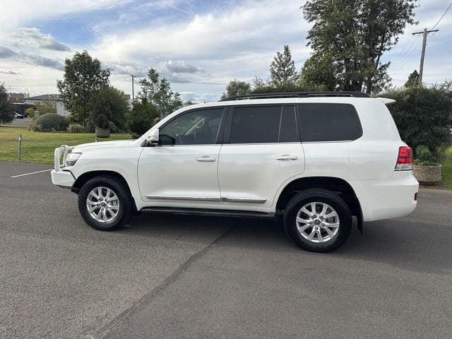 2020 Toyota Landcruiser Sahara in White