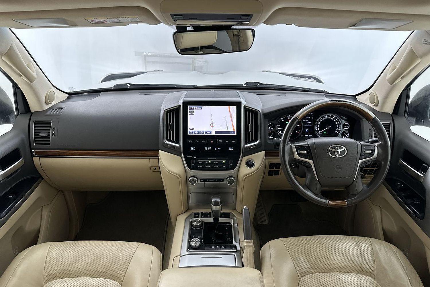 2016 Toyota Landcruiser Sahara in White