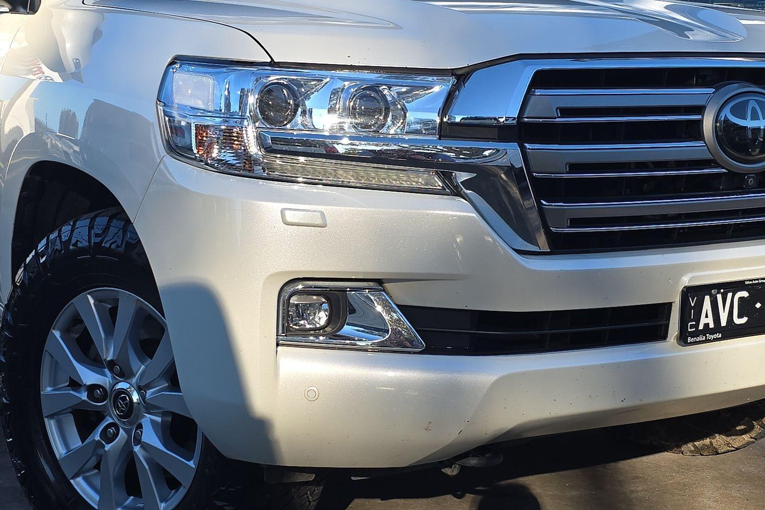2018 Toyota Landcruiser Sahara in White