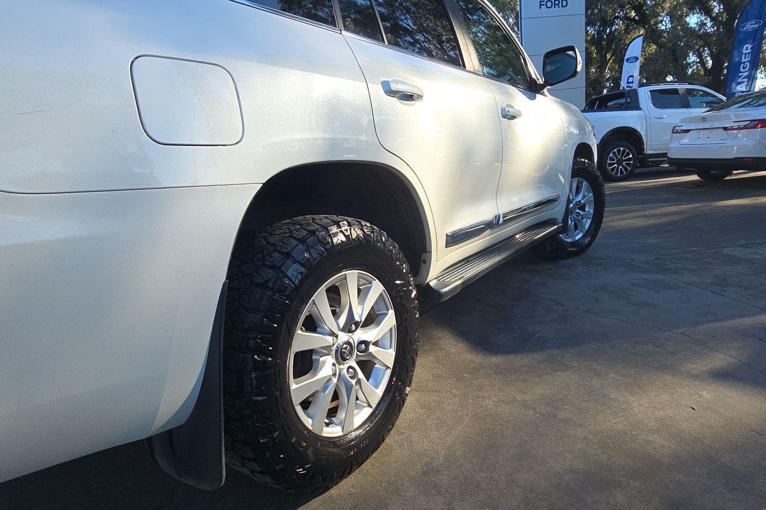 2018 Toyota Landcruiser Sahara in White