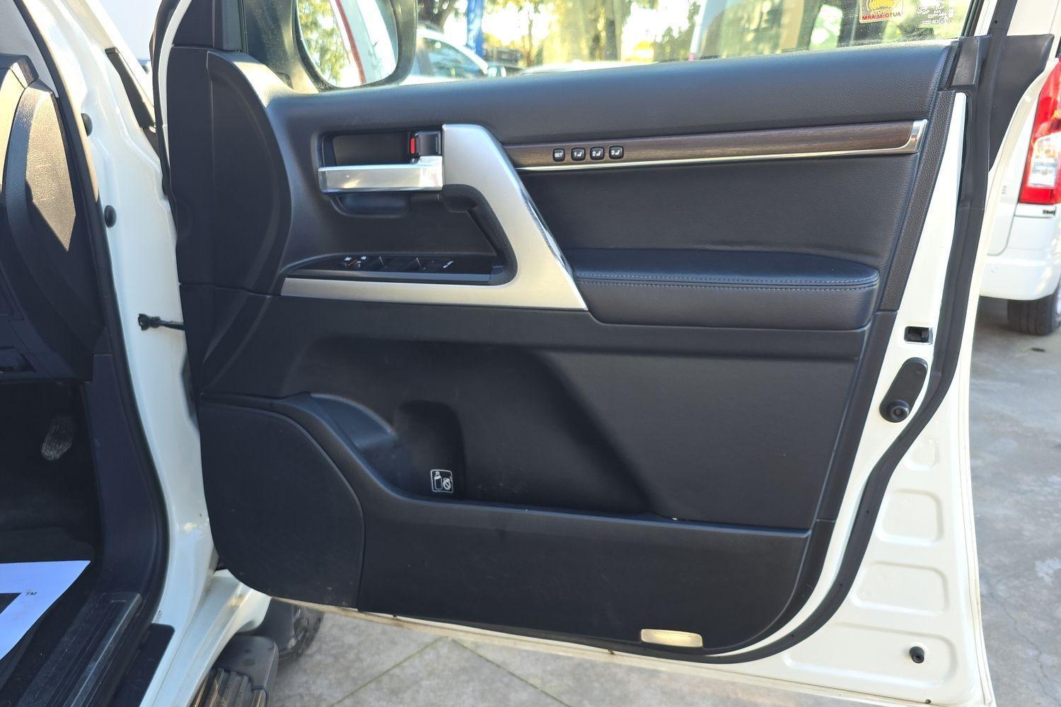 2018 Toyota Landcruiser Sahara in White