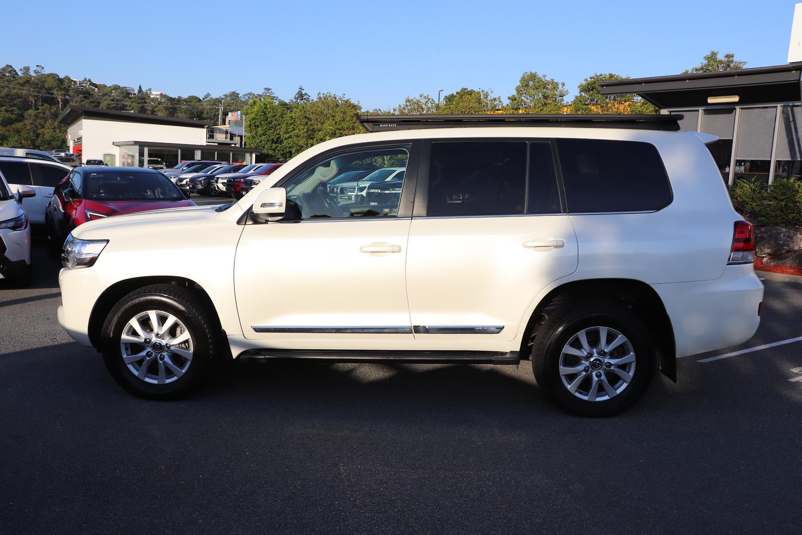 2020 Toyota Landcruiser Sahara in White