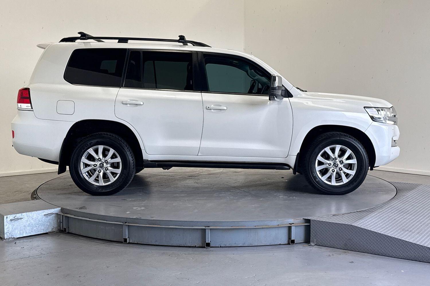 2020 Toyota Landcruiser VX in White