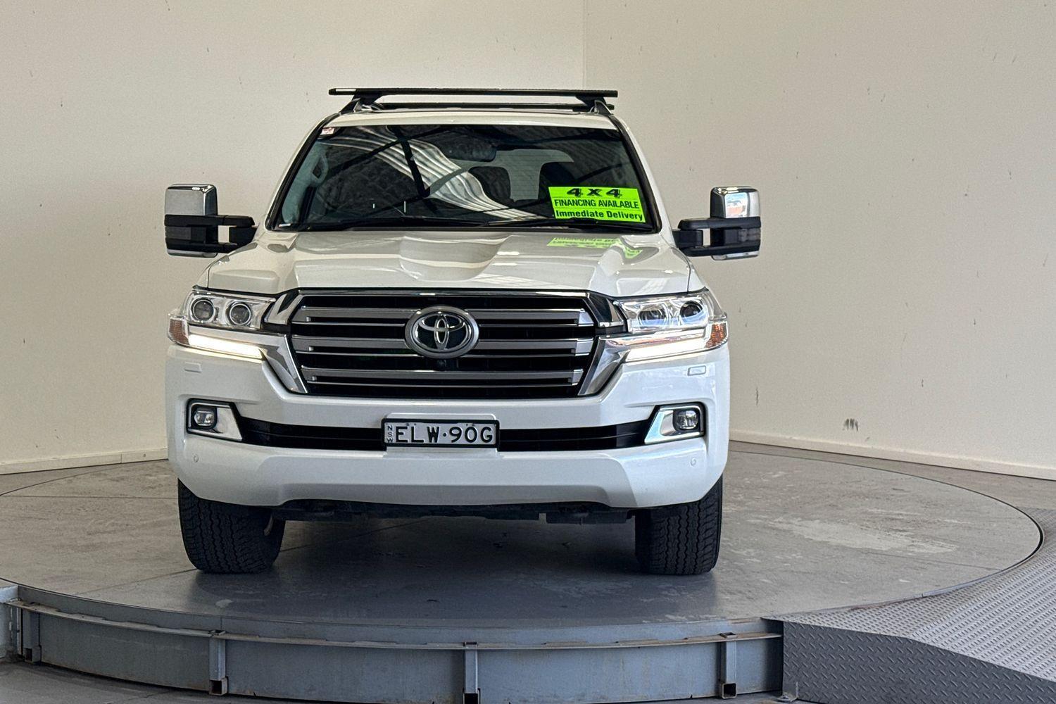 2020 Toyota Landcruiser VX in White