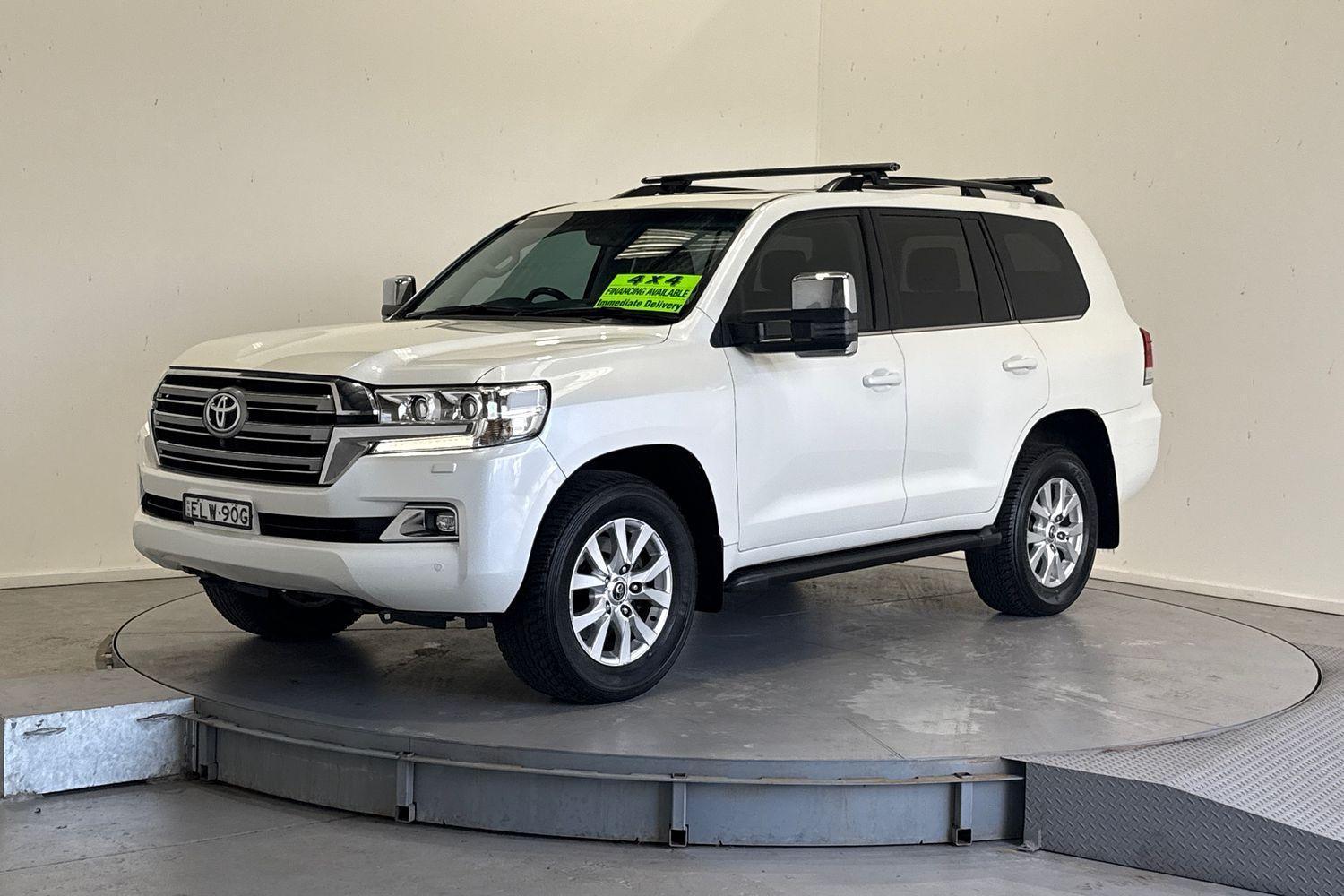 2020 Toyota Landcruiser VX in White