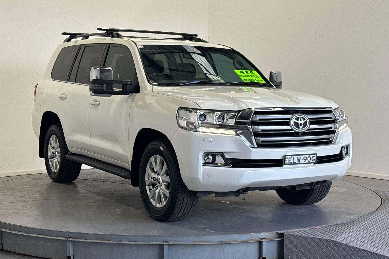 2020 Toyota Landcruiser VX in White