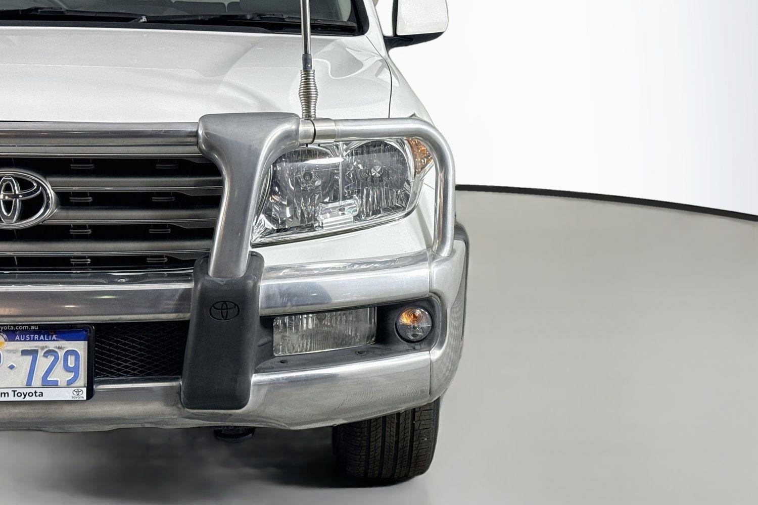2009 Toyota Landcruiser VX in White