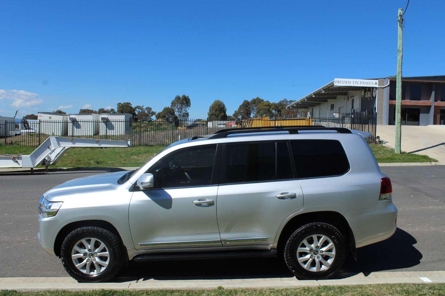2017 Toyota Landcruiser Sahara in Silver