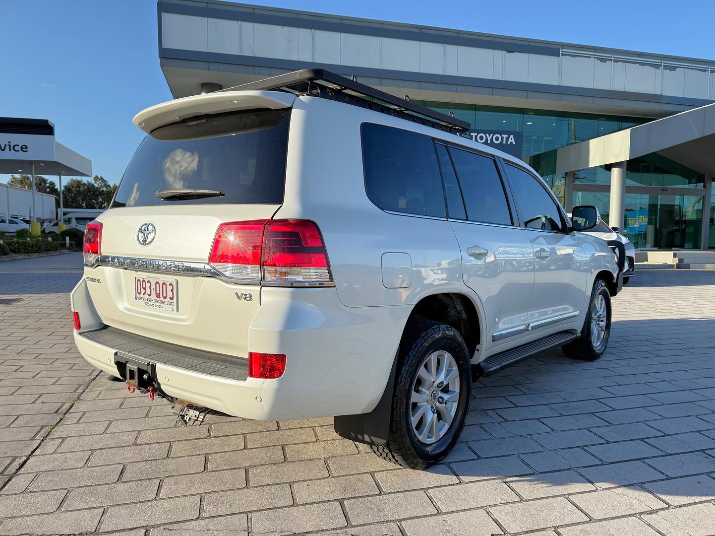 2019 Toyota Landcruiser Sahara in White