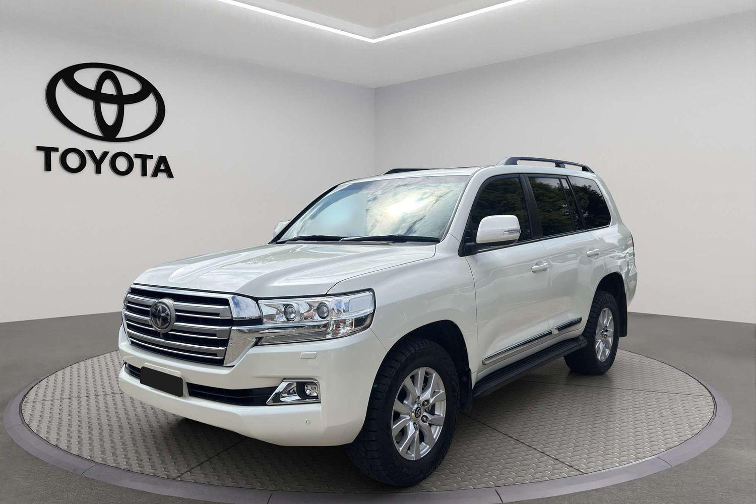 2019 Toyota Landcruiser Sahara in White