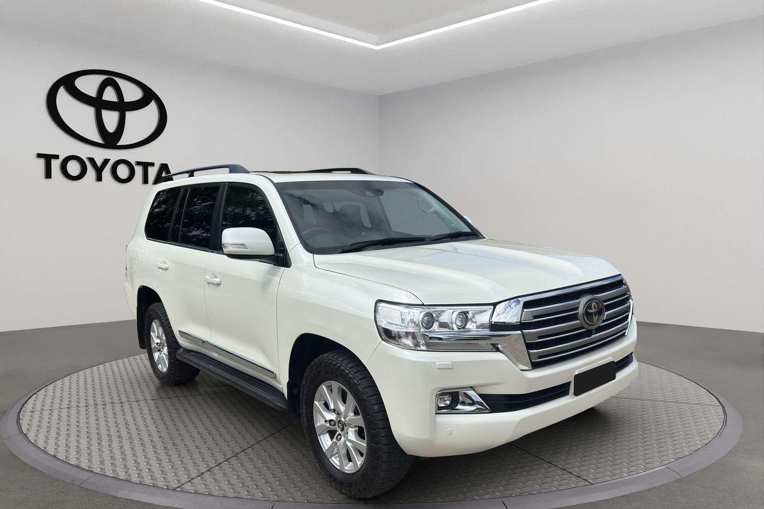 2019 Toyota Landcruiser Sahara in White