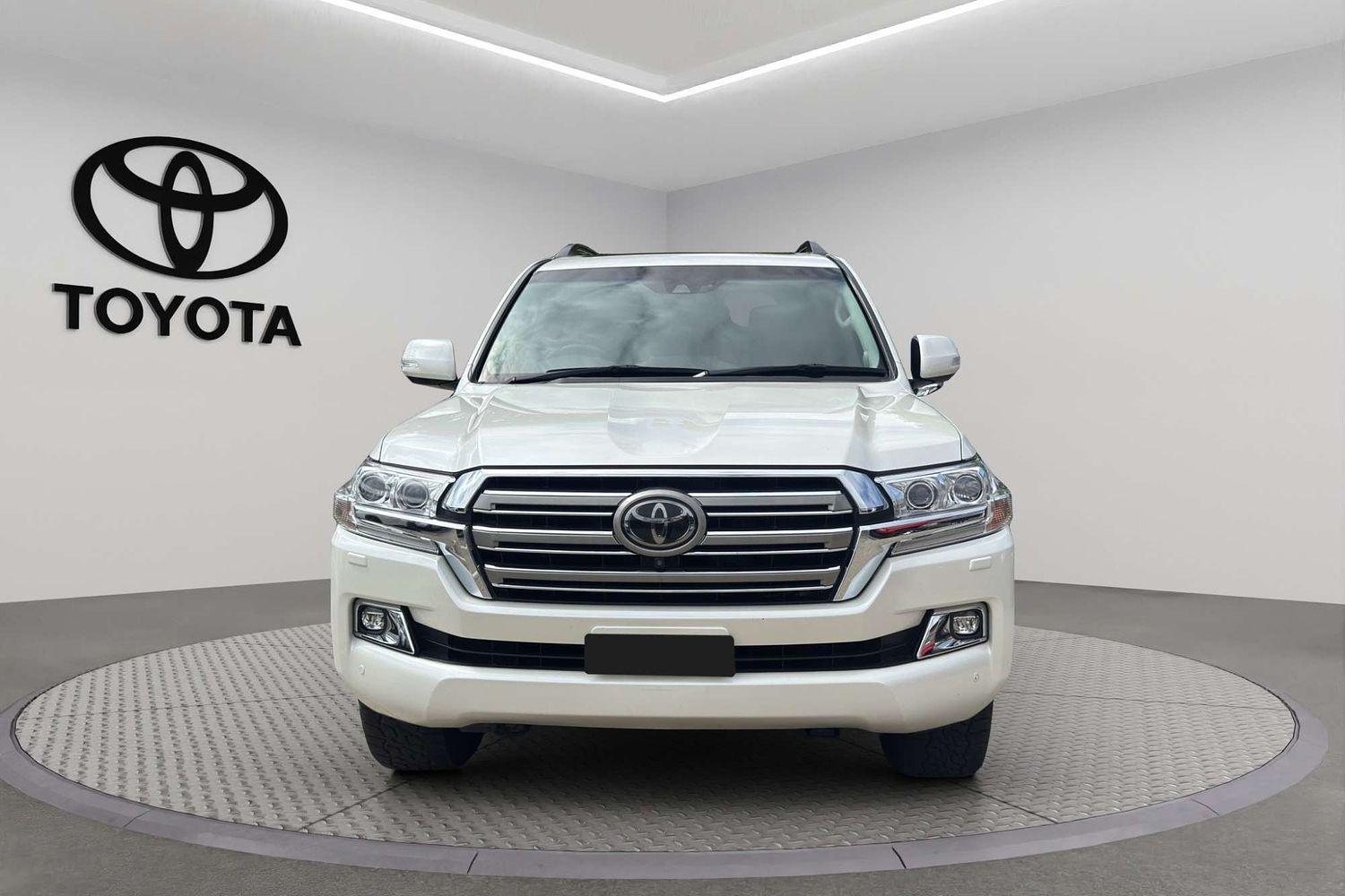 2019 Toyota Landcruiser Sahara in White