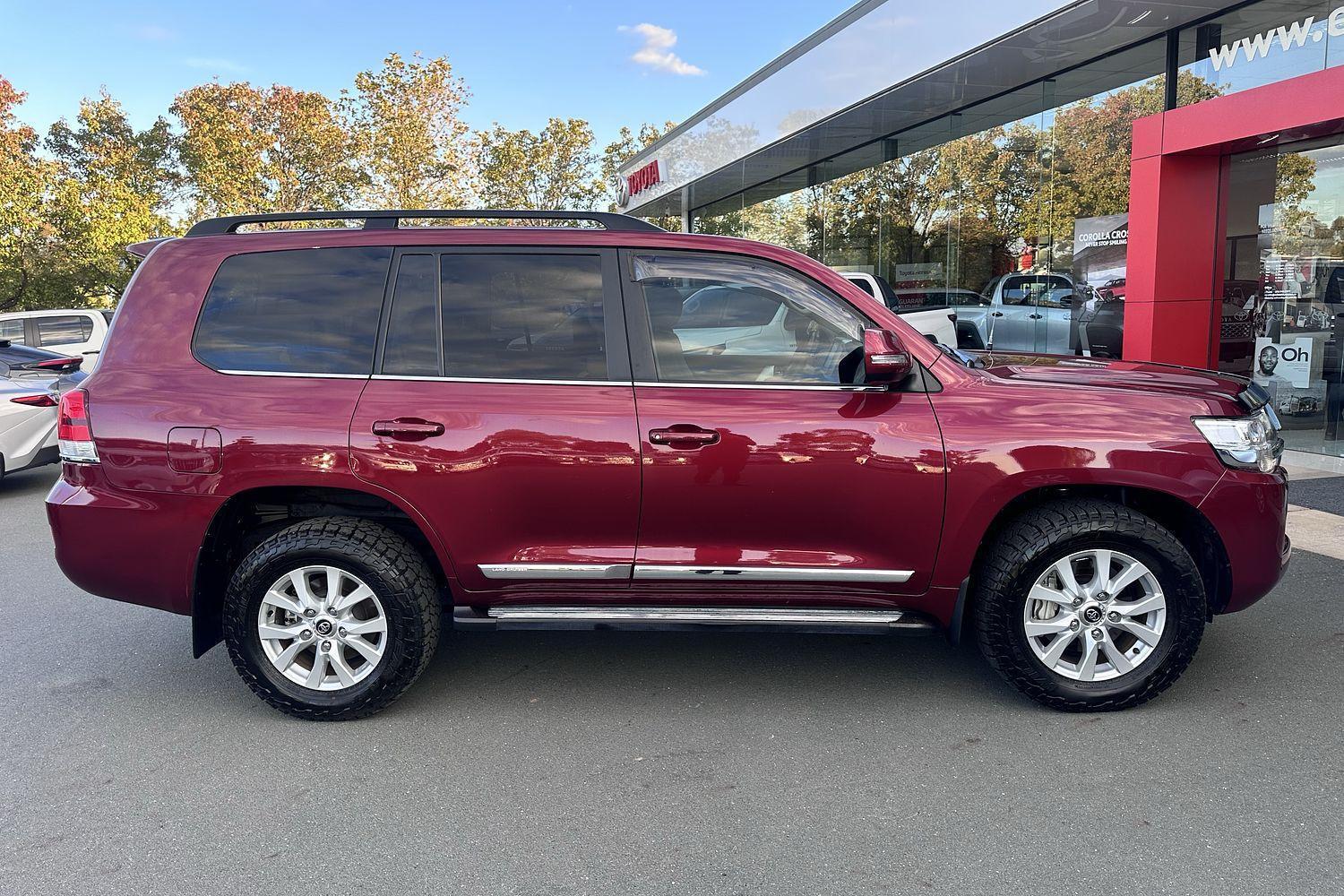 2020 Toyota Landcruiser Sahara in Red
